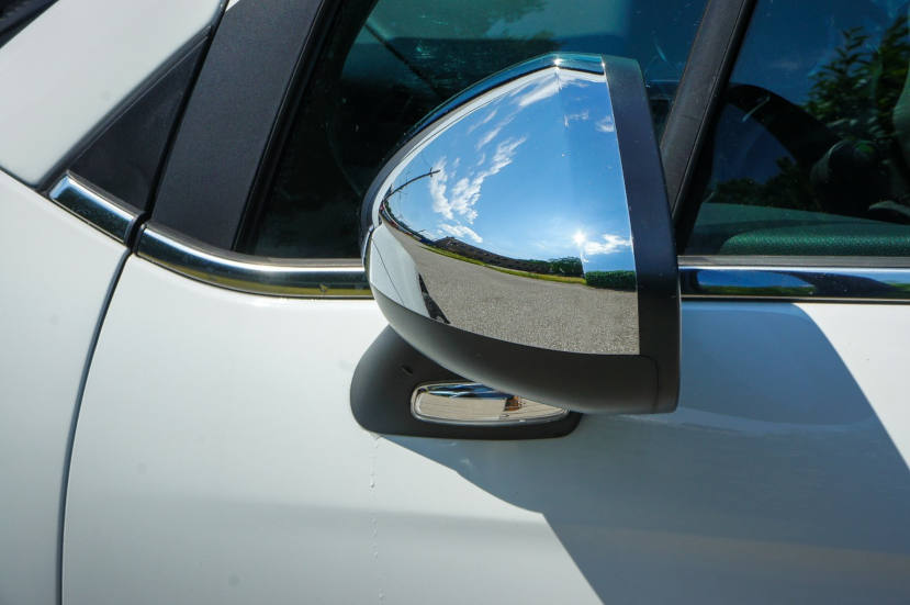 autoscuola cagliari scuola guida cagliari 5 passaggi che precedono l'immissione dell'auto nel flusso della circolazione stradale specchietti cinture sedili cambio in folle