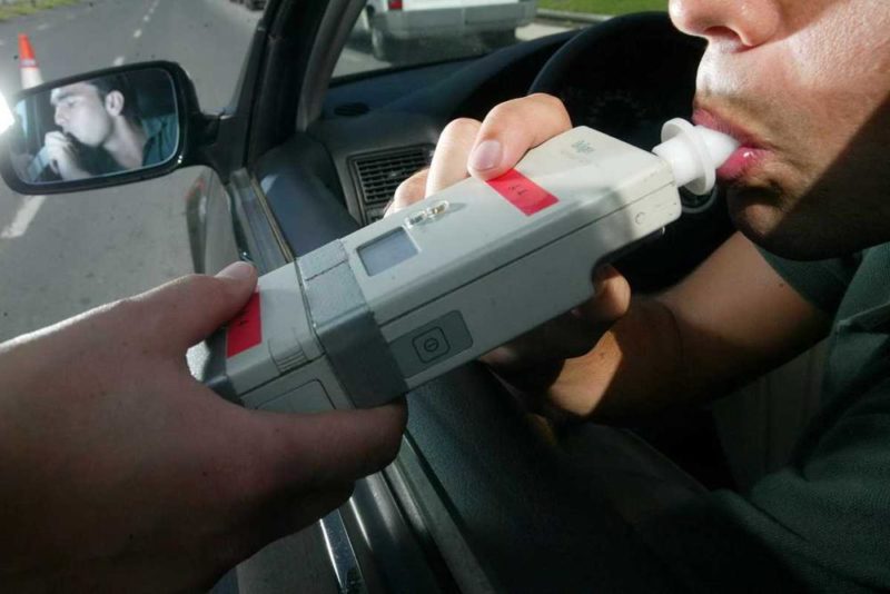 alcol test polizia controlli strada stato di ebbrezza guida autoscuola cagliari