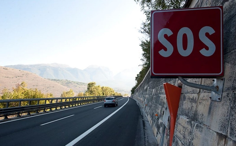 corsia di destra autostrada scuola guida a cagliari corsie autostrada limiti