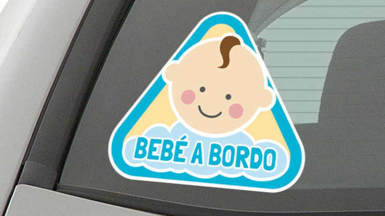 Bimbo a bordo: quali sono i dispositivi obbligatori per legge per la  sicurezza in auto? - Il bambino naturale